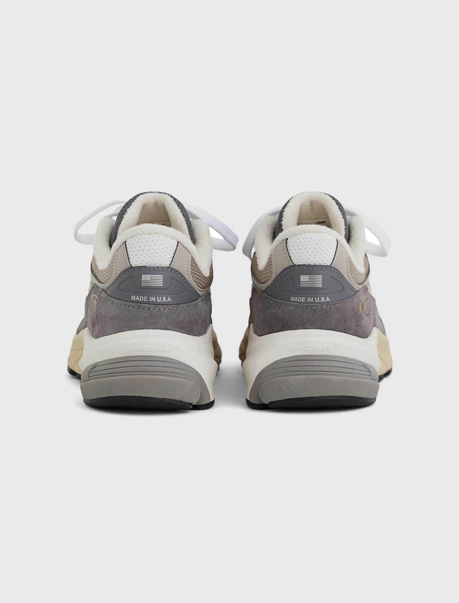 MADE IN USA 990 V6 "CASTLE ROCK"