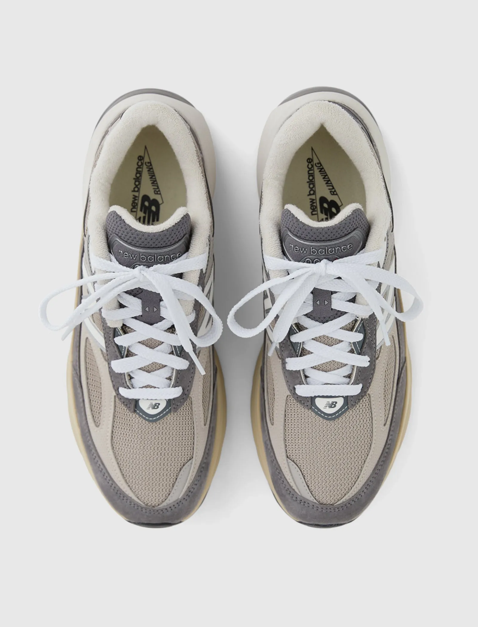 MADE IN USA 990 V6 "CASTLE ROCK"