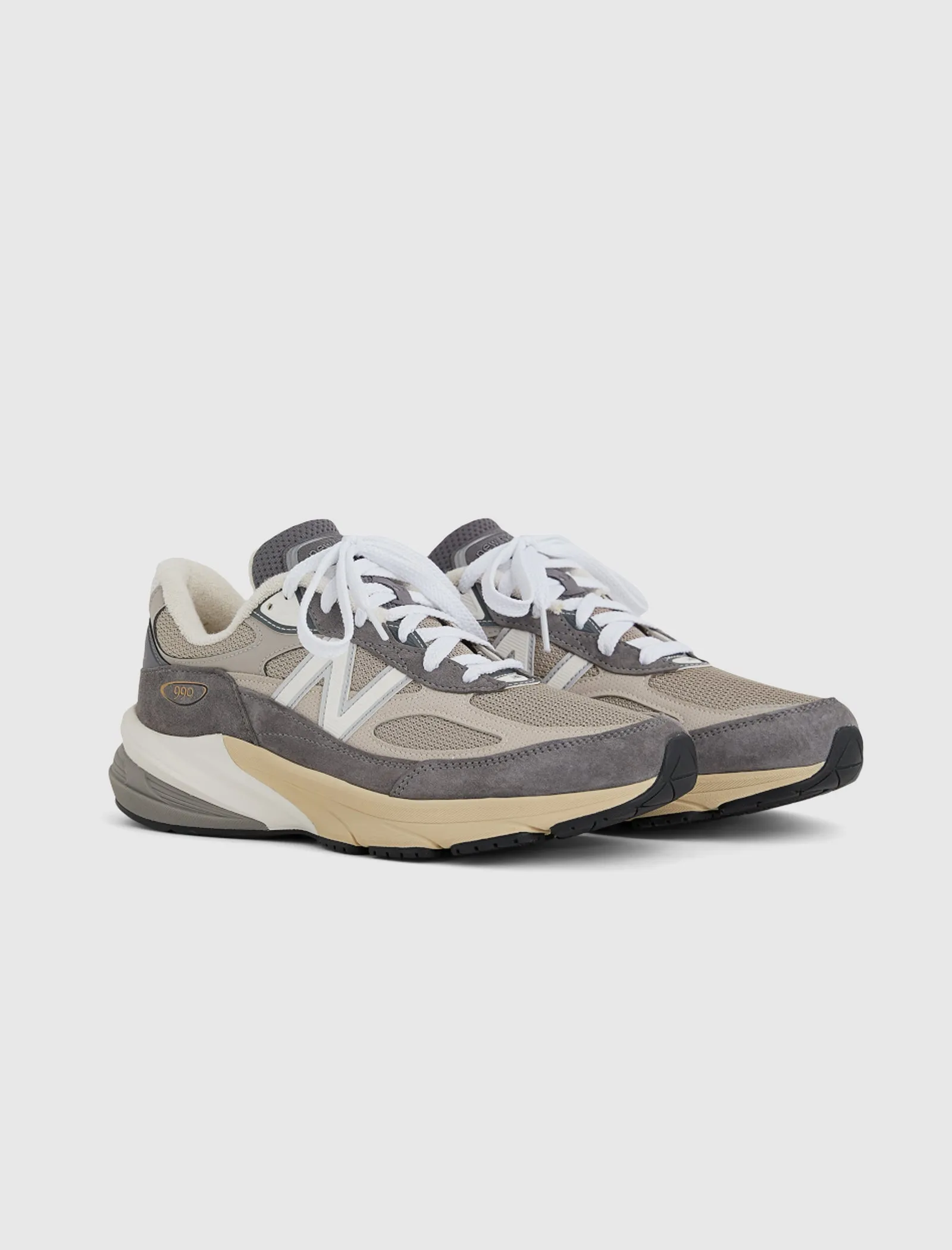 MADE IN USA 990 V6 "CASTLE ROCK"