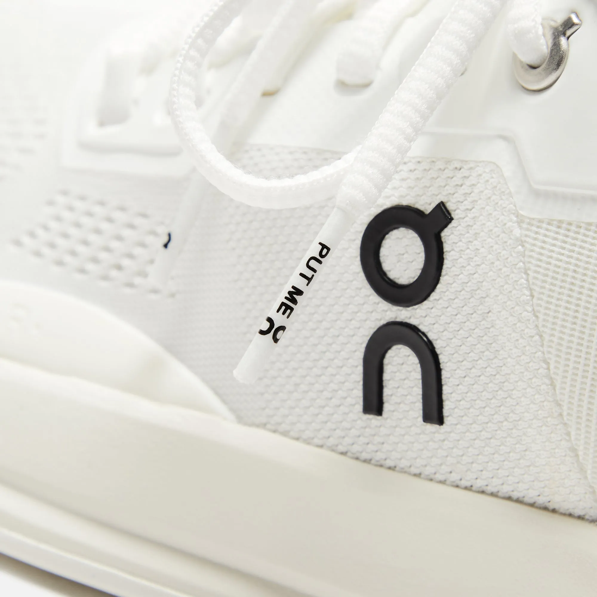 On Running The Roger Pro - Undyed White / Black