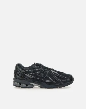 Total Black Lace-Up Sneakers