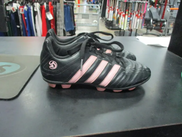 Used Adidas Black/Pink Size 2 1/2 Soccer Cleats