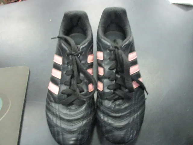 Used Adidas Black/Pink Size 2 1/2 Soccer Cleats