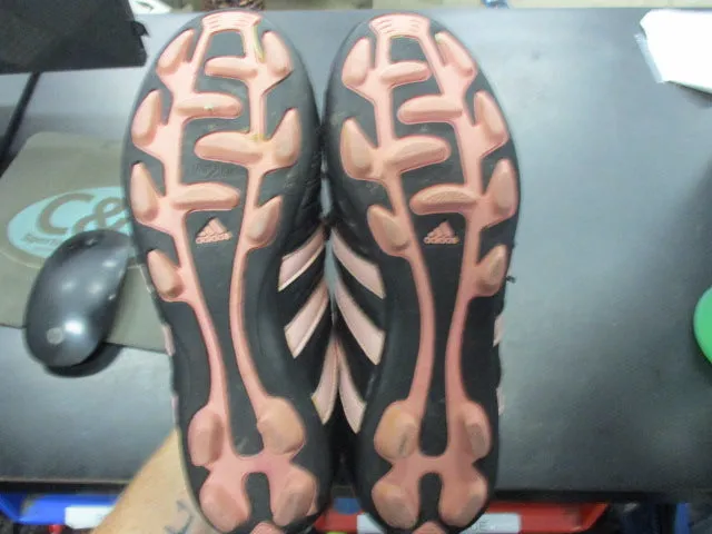 Used Adidas Black/Pink Size 2 1/2 Soccer Cleats